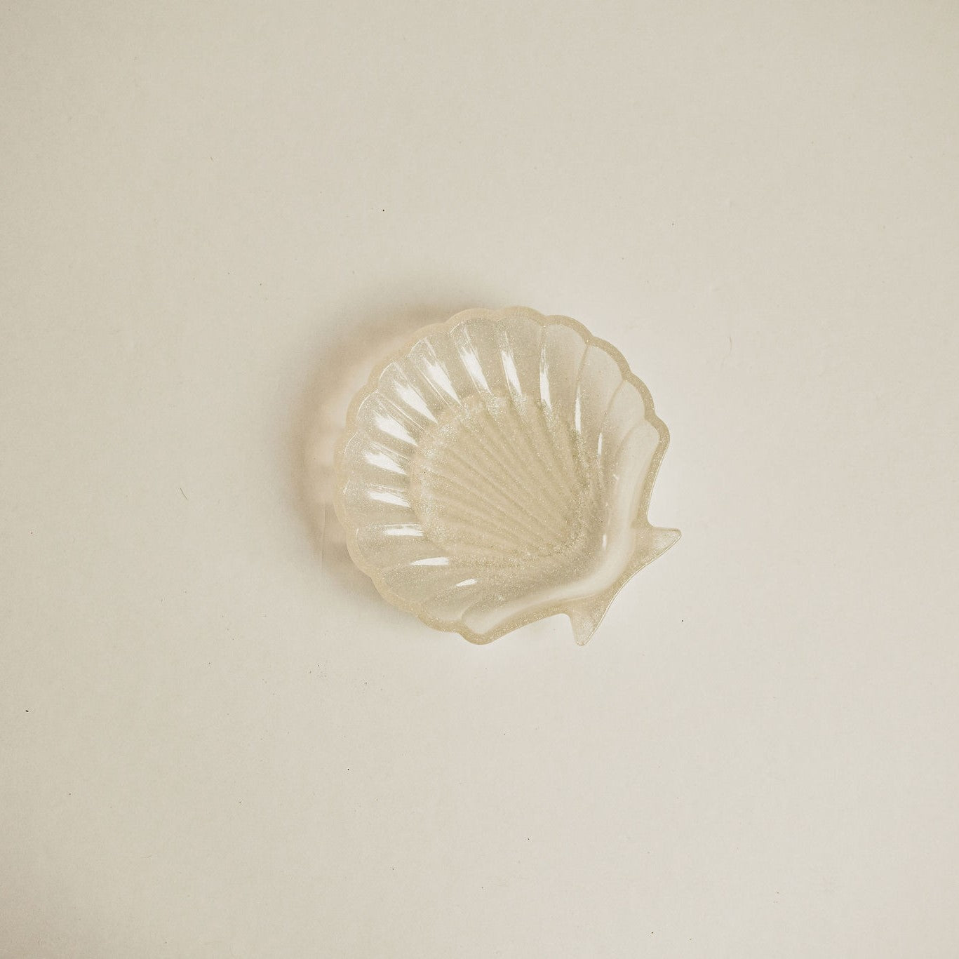 resin art, resin dish, resin shell, resin artwork, jewelry dish, trinket holder, trinket dish, accessory holder